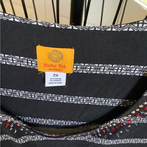 Ruby Rd. Black and White Patterned Tunic - Picture 2 of 3